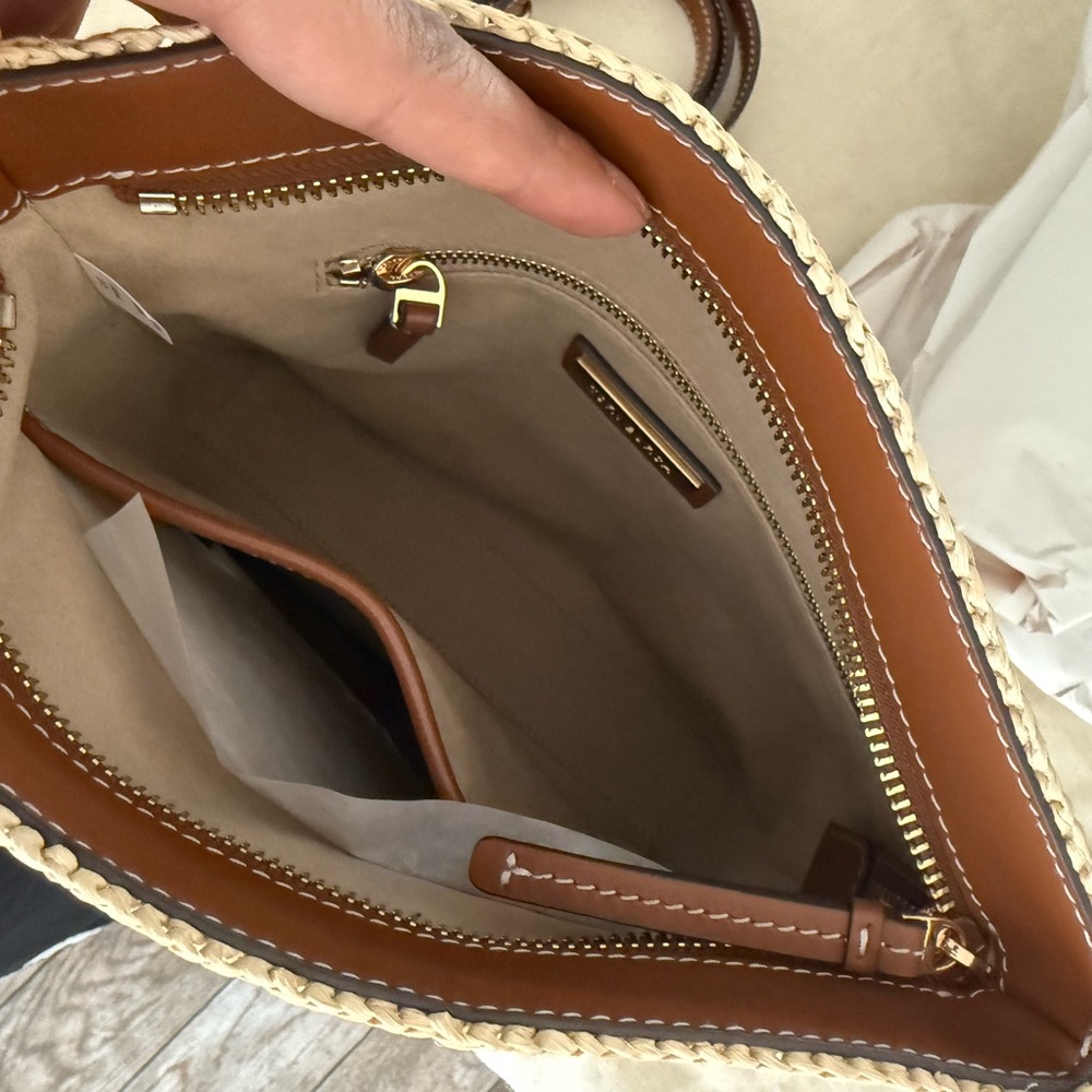 Tory Burch THEA RAFFIA SWINGPACK crossbody in COFFEE CREAM - Picture 7 of 10